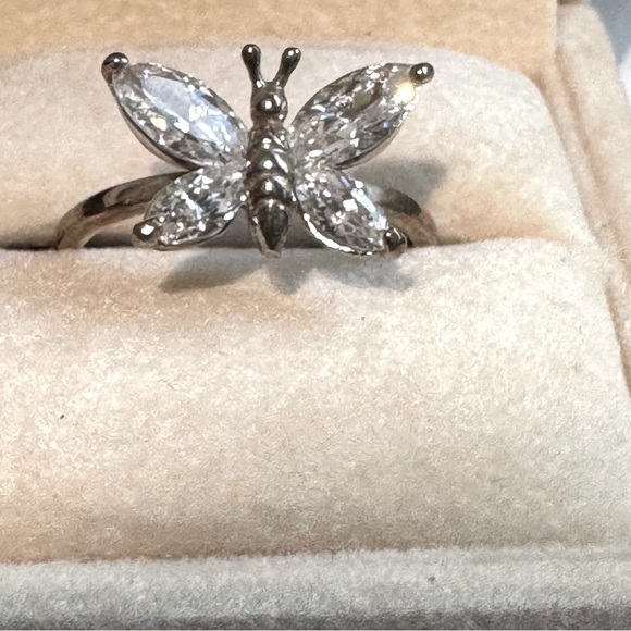 π¦ Dazzling Vintage Sterling Silver Butterfly Ring β Marquise-Cut Sparkle! β¨π - Picture 2 of 16